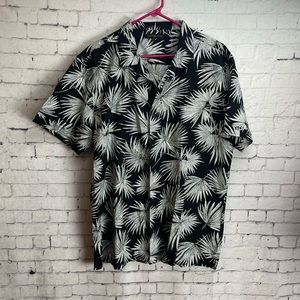 Thread and cloth black and white short sleeve button down shirt size XL